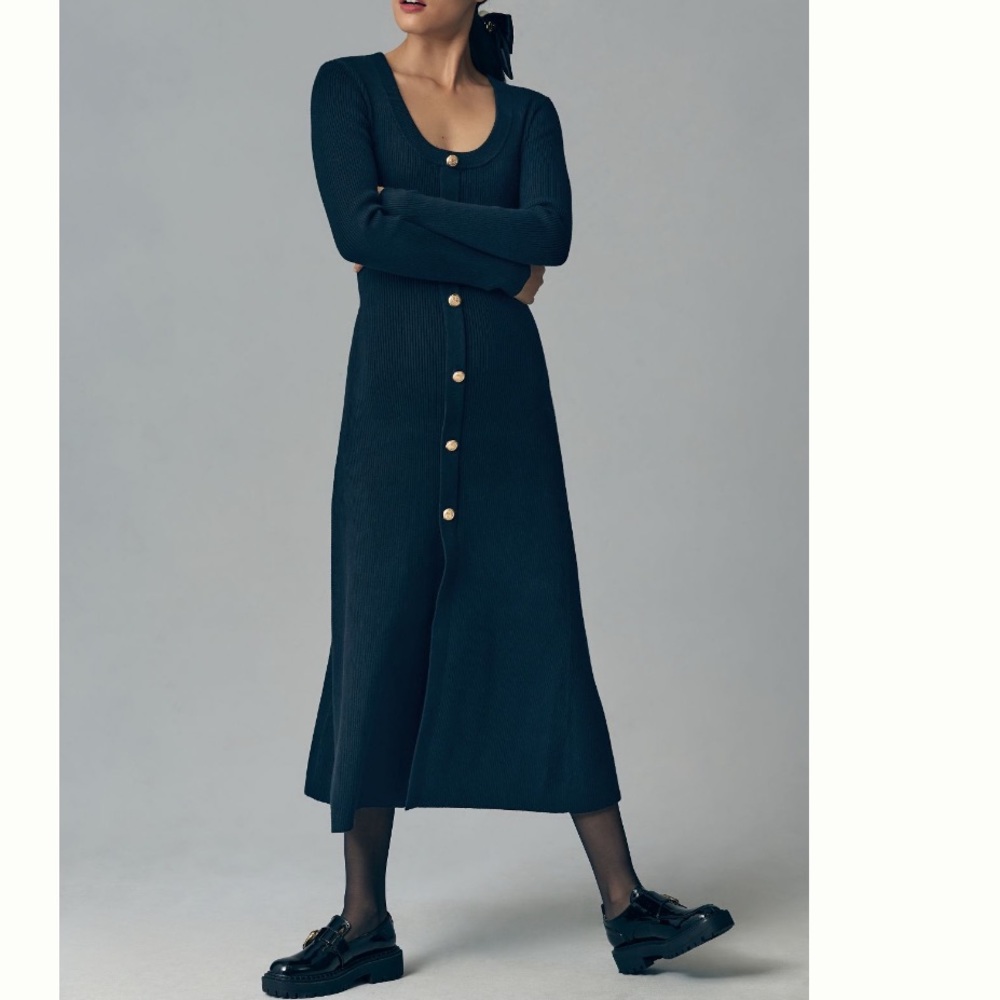 Premium Button-Down knit Dress - Picture 3 of 8